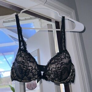 Victorias Secret 34B Bra Black Lace Plunge Padded Underwire Back Closure